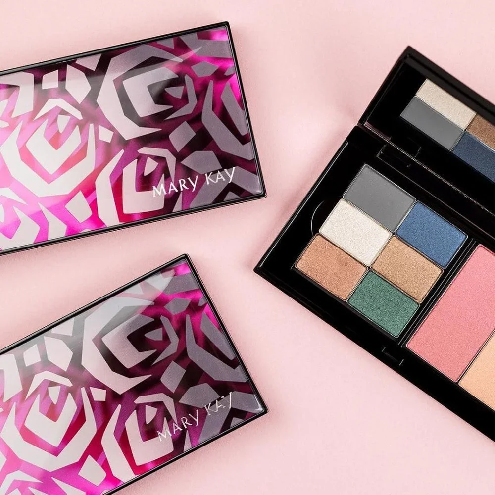 Compact - Purse Size - Perfect Palette by Mary Kay